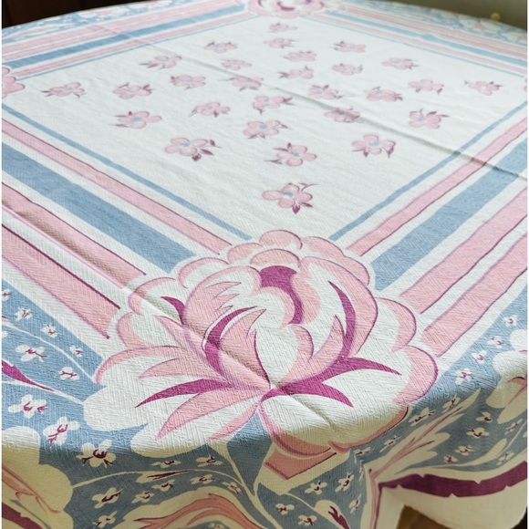 Vintage Pretty Floral Print Tablecloth on Woven Jacquard Cotton 1940’s - Picture 4 of 15
